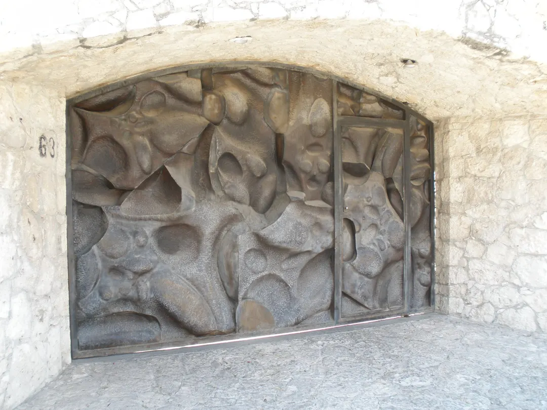 Cobre repujado de Byron Gálvez, BG-114