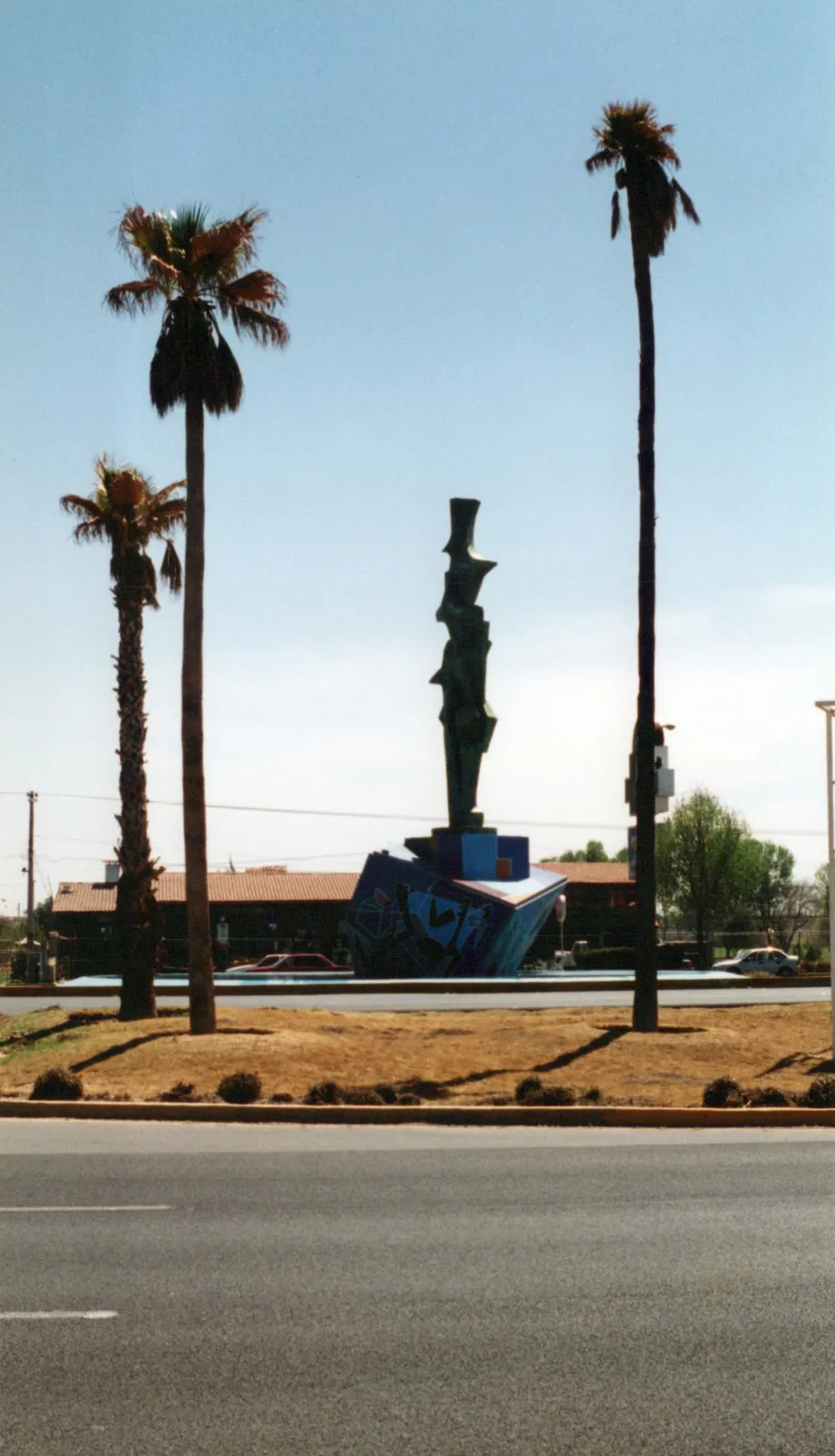 Milenio — Bronce y mosaico, Byron Gálvez