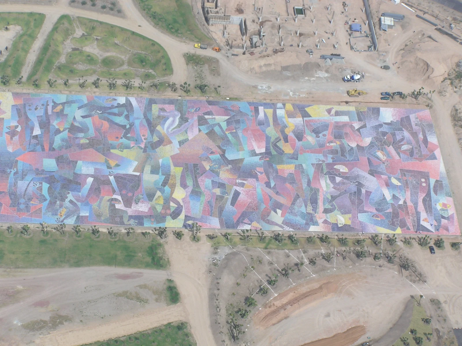 Mural de la Plaza Central — Mosaico, Byron Gálvez